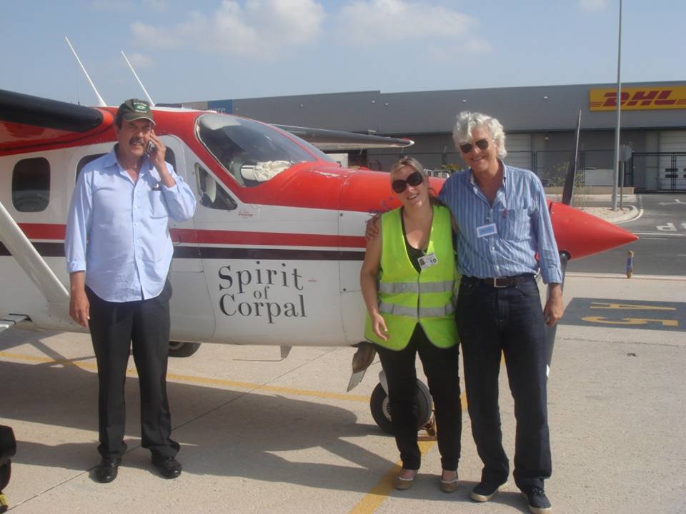 Dr Medina y los pilotos, aeropuerto de Alicante
