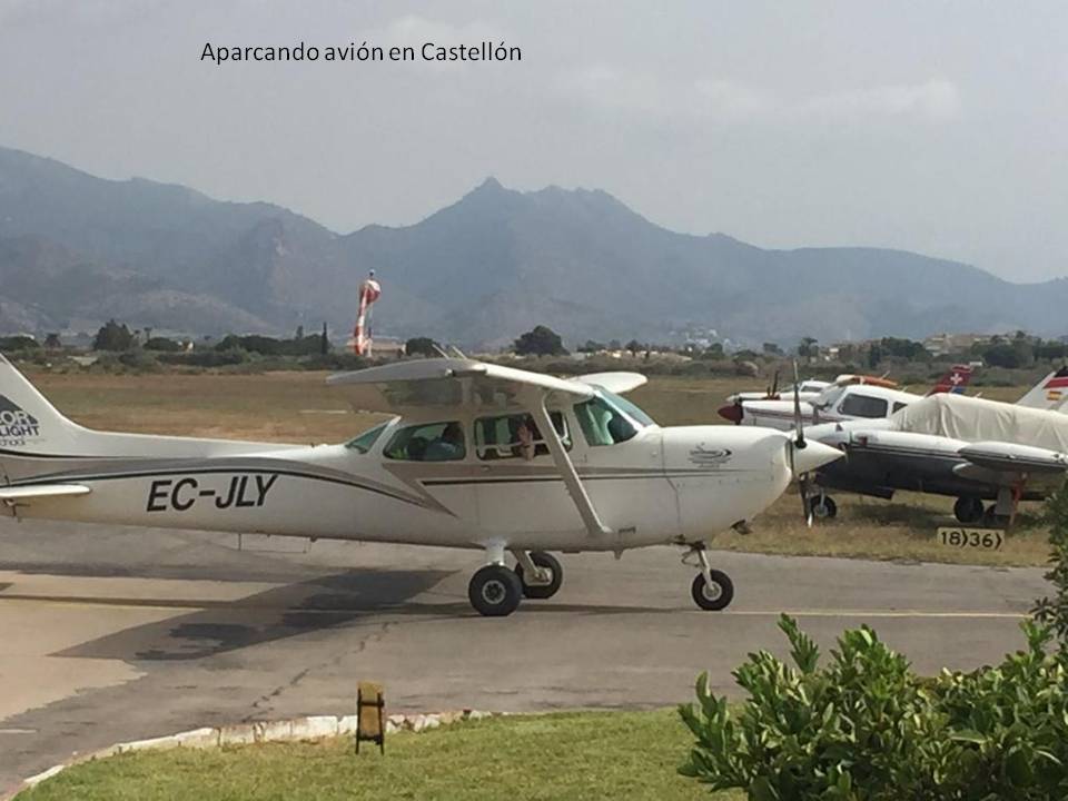 "Aparcando el avión en el aeropuerto de Castellón"